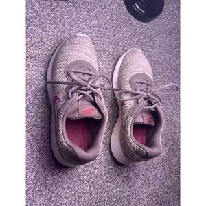 Women's 9 NIKE‎ Tennis Running Shoe Maroon/Red Vacation Hiking Walking Exercise